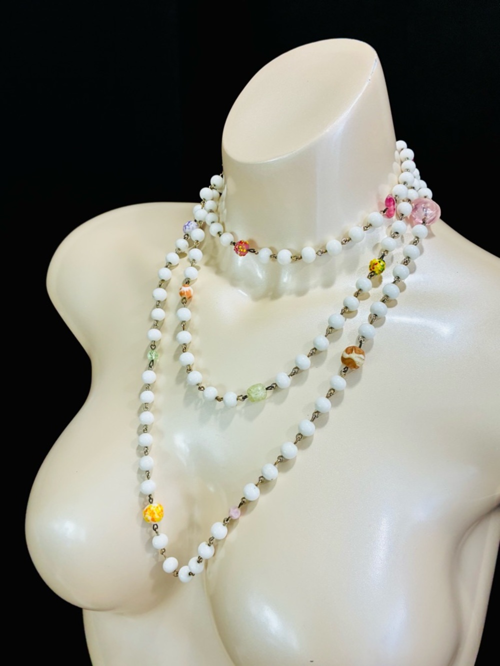 VTG Flapper WH Milk Glass Beaded Necklace w/ Multicolor Textured Faux Accents